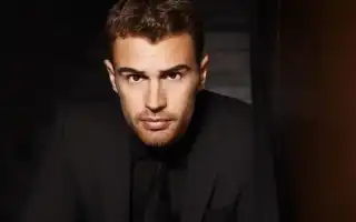 Тео джеймс личная жизнь жена фото дети