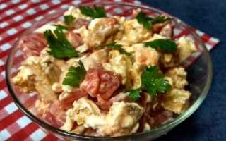 Популярные салаты с сухариками — 15 очень вкусных, простых и недорогих рецептов