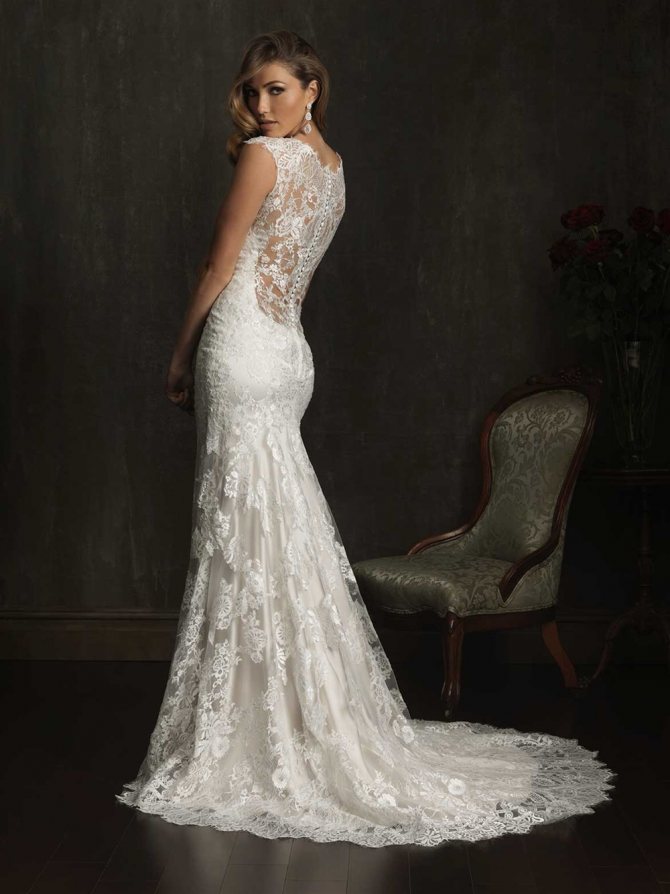 Кружевное силуэтное свадебное платье напрокат 9068 от Allure Bridals по цене 10.700 рублей на срок до 30 дней без залога - студия Таффета в Москве