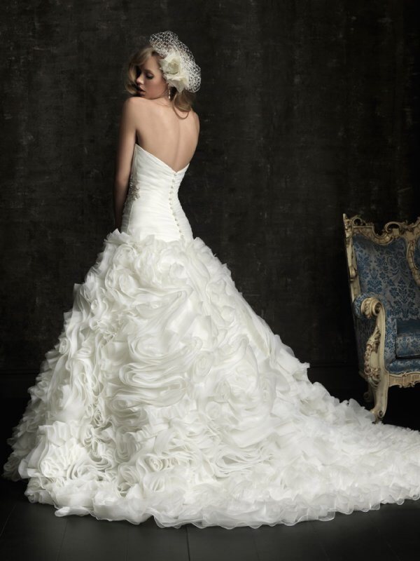 Прокат свадебного платья Allure Bridals 8950 в Москве, дорогие свадебные платья напрокат по цене 8900-14900 рублей, прокат свадебных платьев на 30 дней без залога
