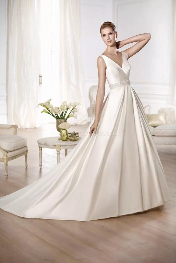 Прокат свадебного платья платья Pronovias Odina, элитное свадебное платье напрокат, атласное свадебное платье со шлейфом в аренду, дорогое свадебное платье напрокат в Москве, свадебное платье минимализм в аренду, современное свадебное платье напрокат, модное свадебное платье в аренду, простое свадебное платье напрокат