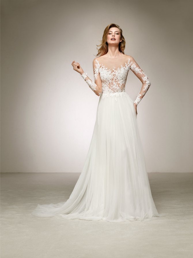 Pronovias Datil - прокат свадебного платья по цене 14.900 рублей на 30 дней в Москве, фото вживую, кружевное свадебное платье с рукавами напрокат, арендовать дизайнерское свадебное платье