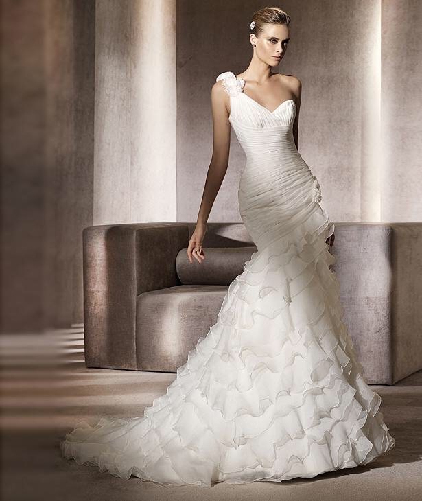 Pronovias Fauna - прокат свадебного платья по цене 12.700 рублей на 30 дней в Москве, свадебное платье рыбка русалка с лямкой на одно плечо напрокат, аренда брендовых свадебных платьев