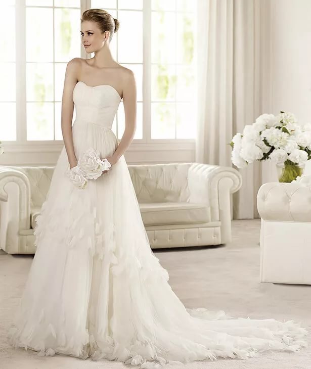 Свадебное платье напрокат в Москве Pronovias Calais по цене 12700 рублей прокат свадебного платья на месяц