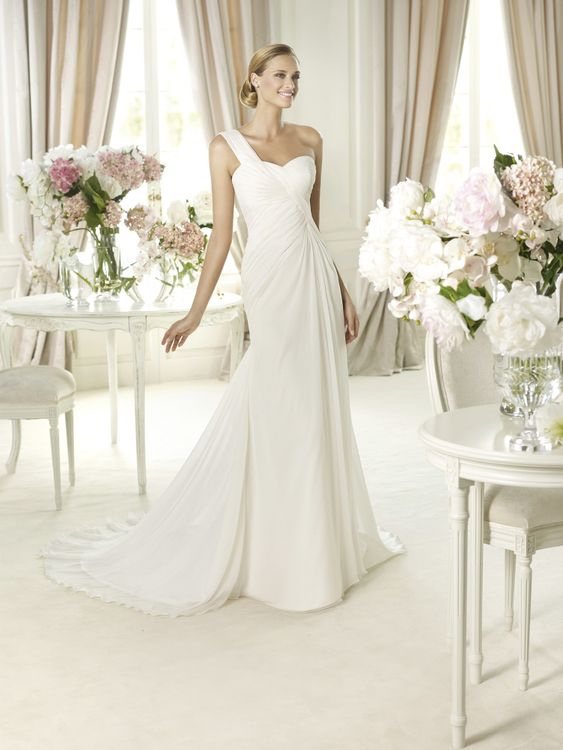 Свадебное платье напрокат в Москве Pronovias Paris 10700 рублей на месяц