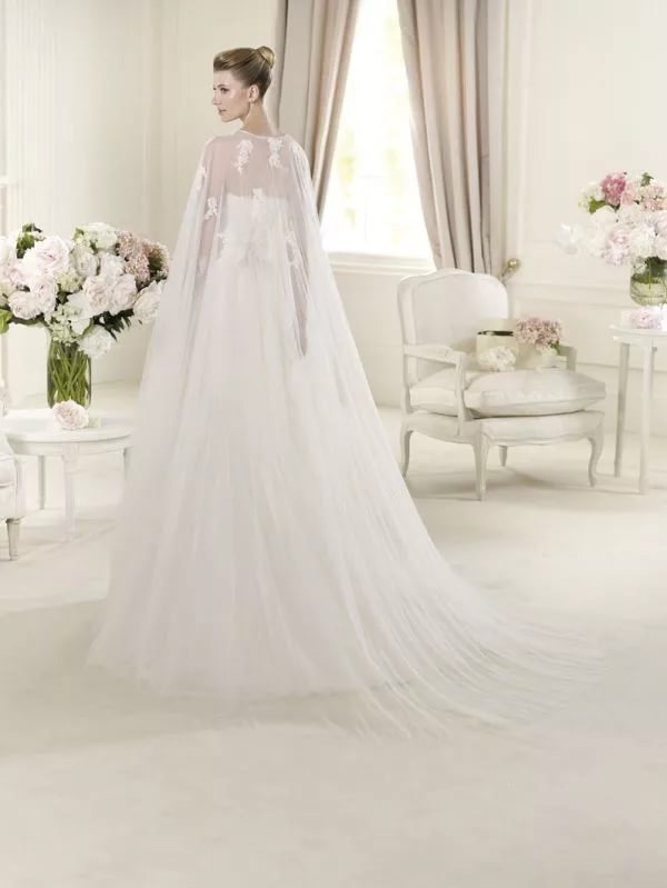 Свадебное платье с накидкой Pronovias напрокат в Москве по цене 4450-14900 рублей до 30 дней